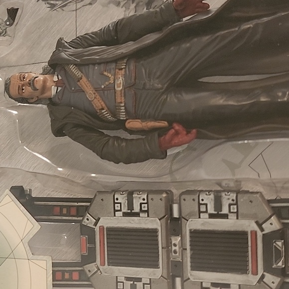 Metal Gear Revolver Ocelot - Picture 4 of 9